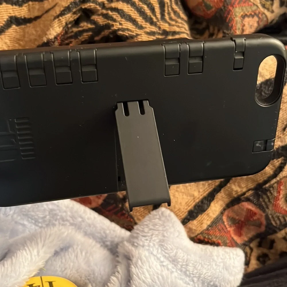IPHONE 5,6 Black case with multiple tools & kick stand great for outdoors
